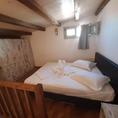 Larerooms 2 Apartment Mérichas