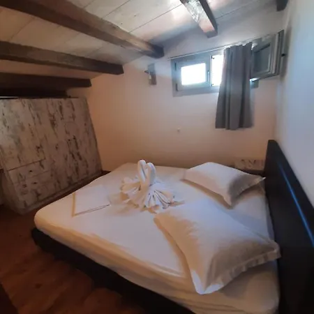 Apartmán Larerooms 2 *